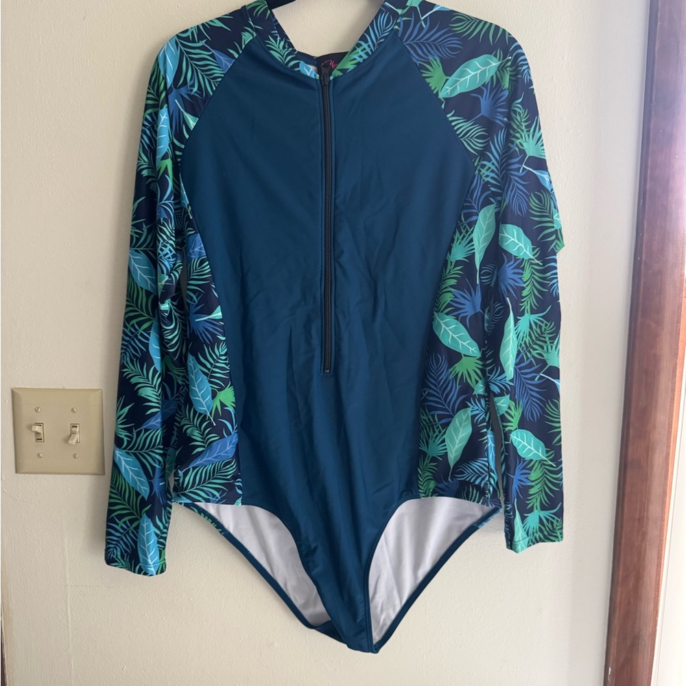 Hanna Nikole SPF Green and Blue Leaf Print Swimwear Long Sleeve Rashguard Top